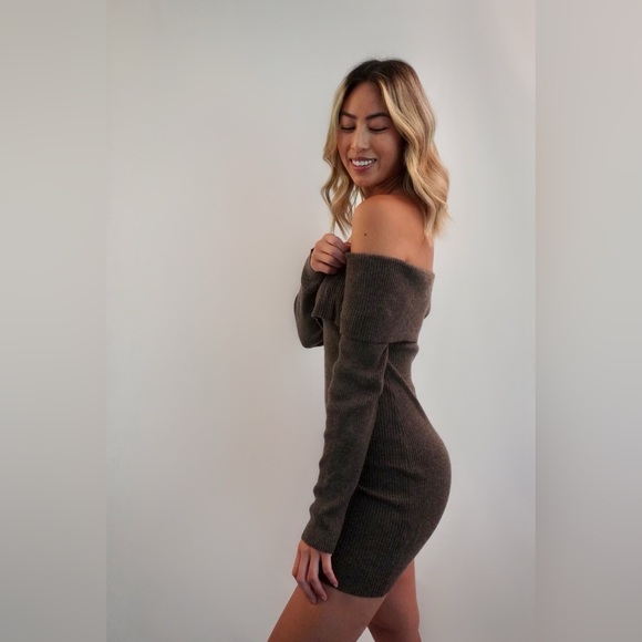 Off the shoulder sweater dress - Picture 3 of 3